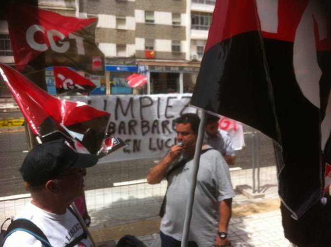 Foto apoyo a huelga CLECE Malaga 2012 1.jpg