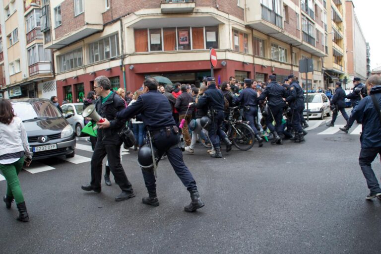 Detenciones-Escuela-Publica Valladolid 2013 (13).jpg