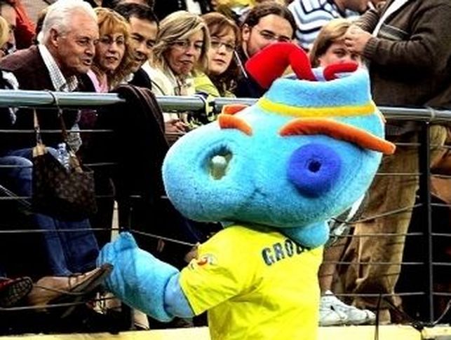 Groguet-mascota-Villarreal-campo-Madrigal_EDIIMA20150519_0173_17.jpg