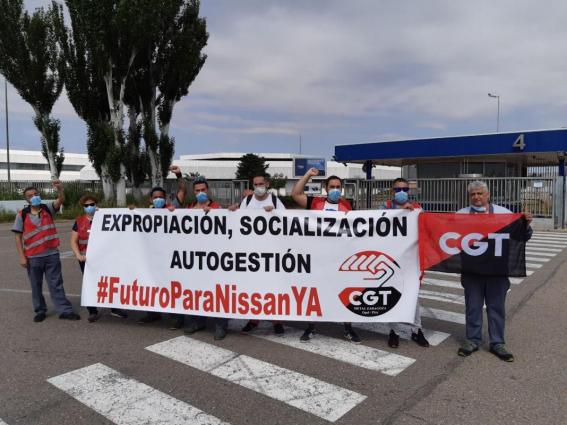 Imagen de CGT se concentra contra el cierre de la planta de Nissan en Barcelona
