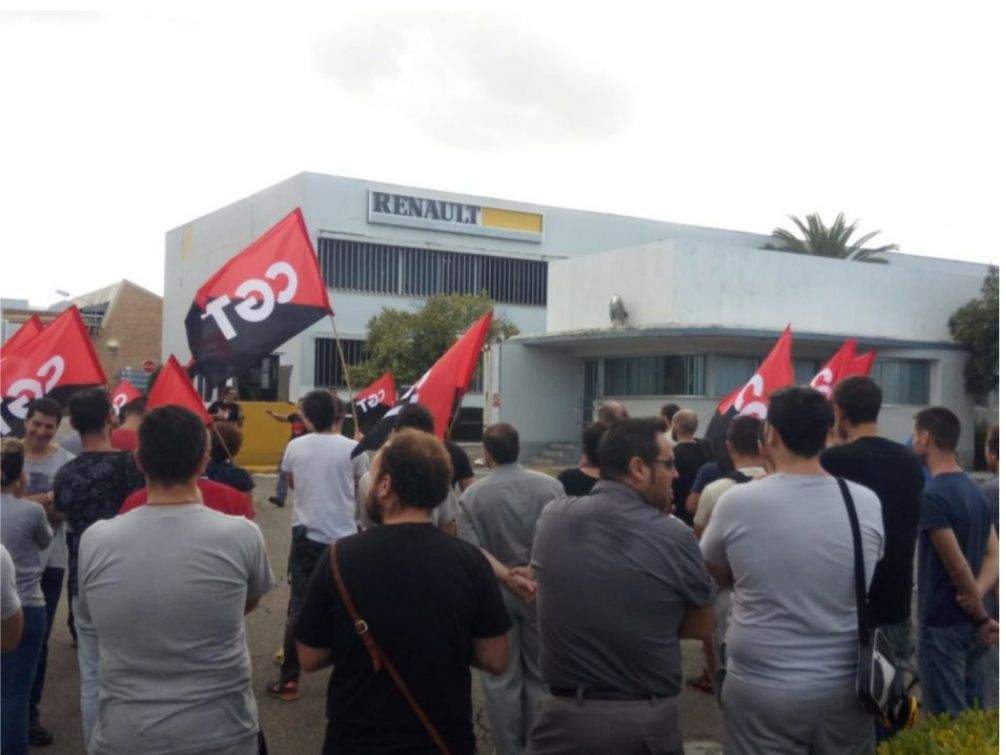 Imagen de CGT se moviliza contra los despidos en Renault Sevilla