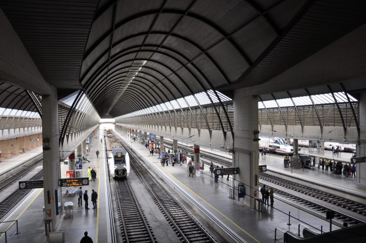 Imagen de CGT denuncia el abandono y mal estado general de la estación de Sevilla Santa Justa
