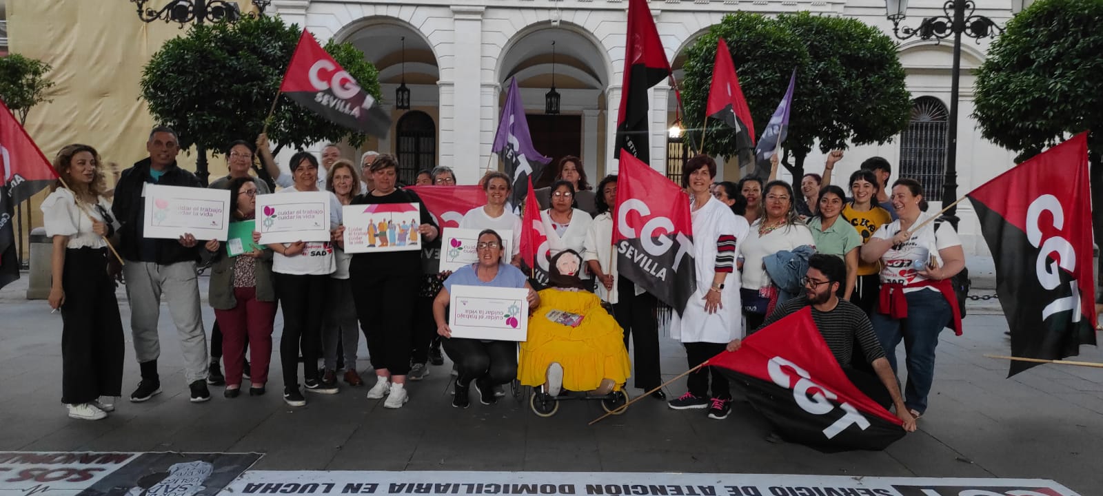 Imagen de Se cumplen dos semanas de Acampada del SAD ante el Ayuntamiento de Sevilla