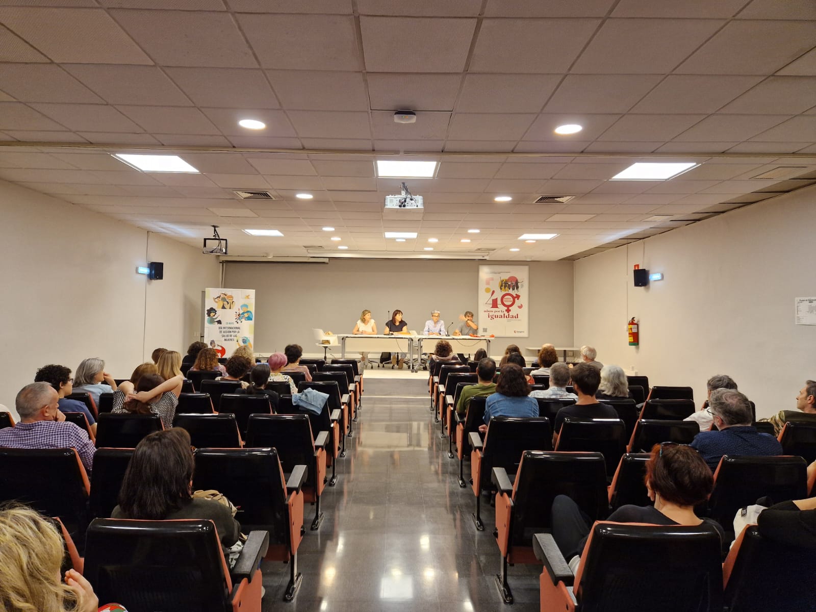Imagen de Convocados paros parciales en el consistorio de Zaragoza ante la eliminación de derechos.