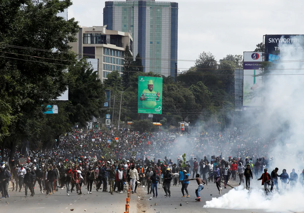 Imagen de CGT muestra su solidaridad con el pueblo de Kenia: “Han tenido que morir asesinadas 23 personas para que el presidente diera marcha atrás en su reforma económica con la que pretendía encarecer productos de primera necesidad”.