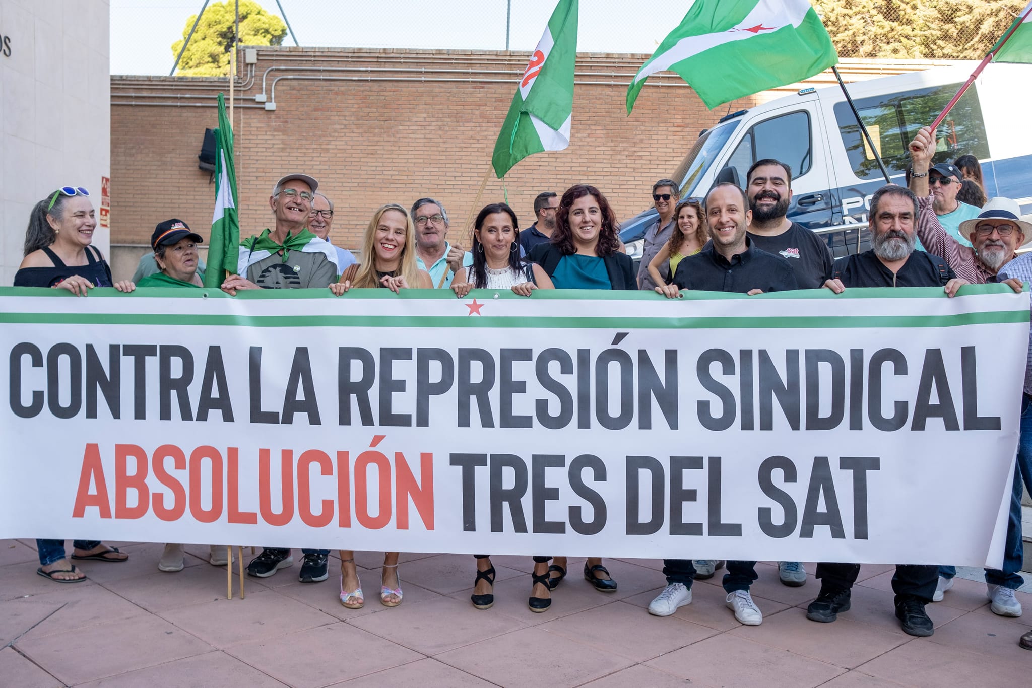 Imagen de CGT celebra la absolución de las tres sindicalistas del SAT de Granada.