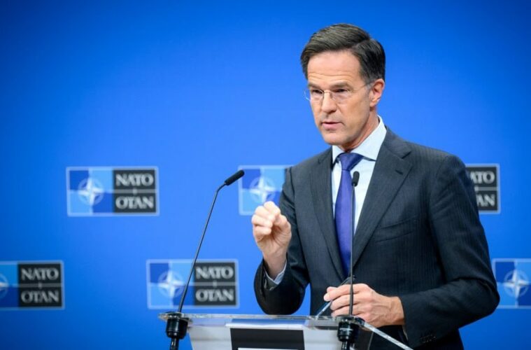 Imagen de Europa se somete a la industria armamentística de EEUU