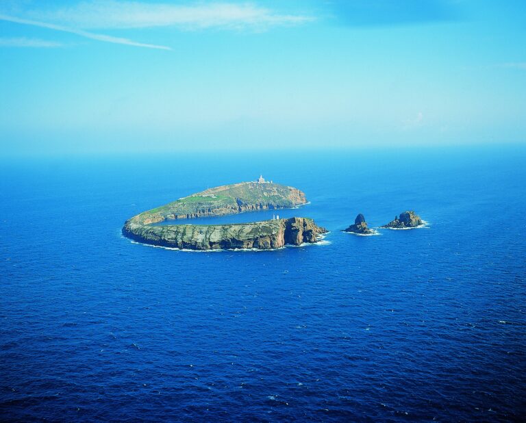 La reserva marina de las Islas Columbretes (Castellón), en peligro tras los despidos de TRAGSATEC.