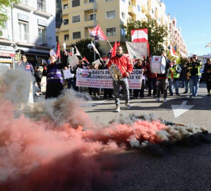Imagen de Trabajadoras del Corte Inglés se concentran ante las tiendas de los grandes almacenes para visibilizar sus condiciones laborales