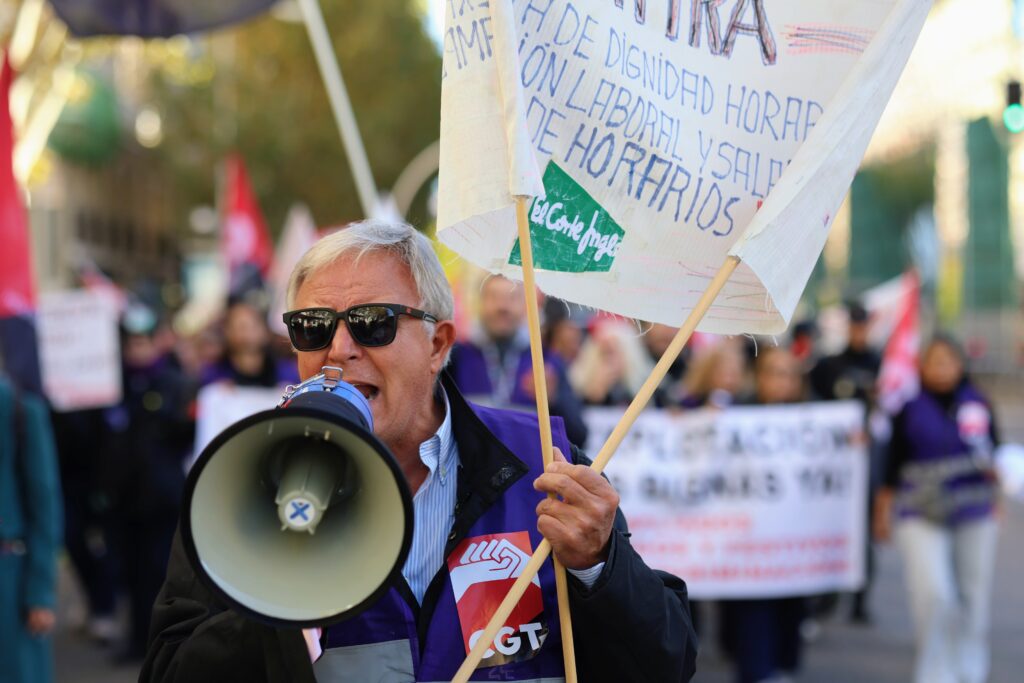 Trabajadoras del Corte Inglés se concentran ante las tiendas de los grandes almacenes para visibilizar sus condiciones laborales