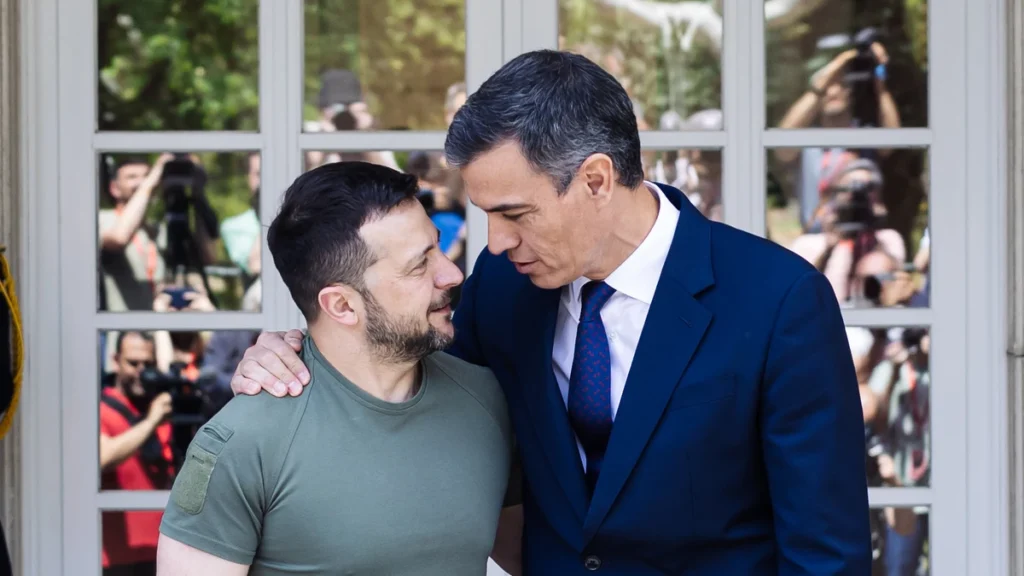Los acuerdos del Gobierno de España con Zelensky: Más gasolina al fuego.