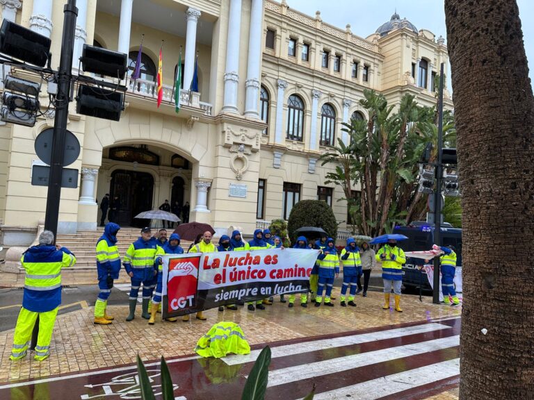 La plantilla de EMASA alcanza el segundo mes de huelga contra la precariedad laboral a la que es sometida por FCC/Aqualia y el Ayuntamiento de Málaga.