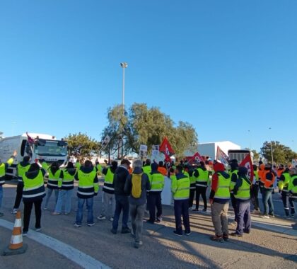 Imagen de La plantilla de CEVA FVL mantendrá la huelga en el Puerto de Sagunto ante la falta de acuerdo con la dirección empresarial.