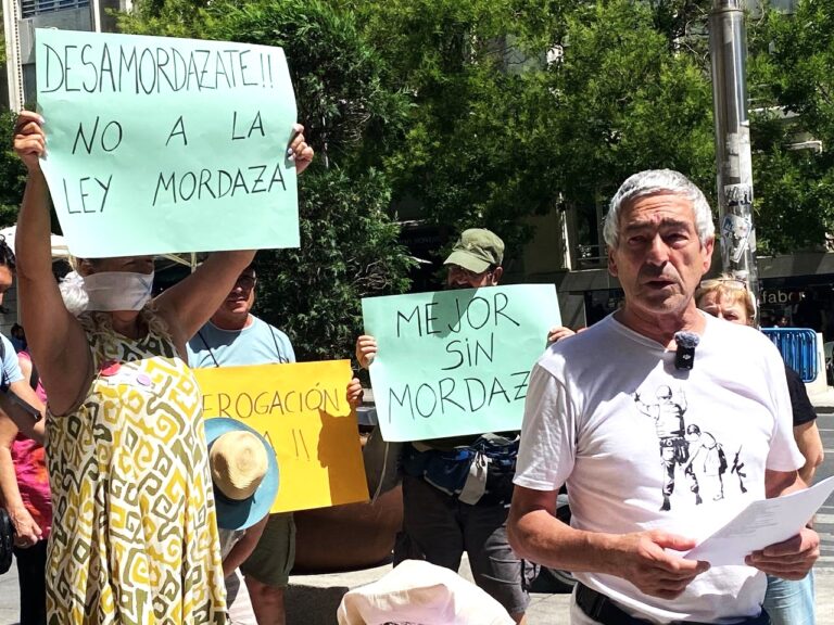 “No es seguridad, es represión”: Organizaciones y colectivos sociales exigen la derogación de la ley Mordaza en el Congreso.